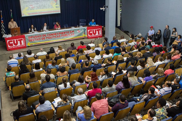 Auditório da Alesp ficou lotado para a aula inaugural. Fotos: Sergio Silva